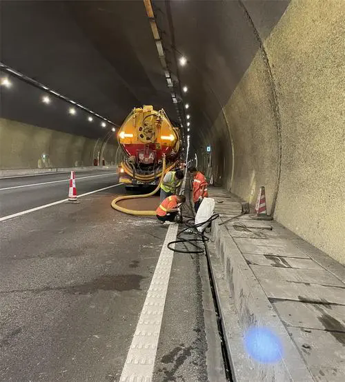 内江隧道排水渠清淤